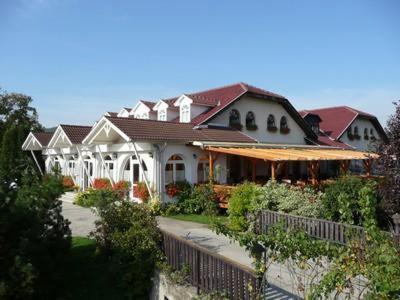 Sziget Hotel&Restaurant Тарьян Экстерьер фото